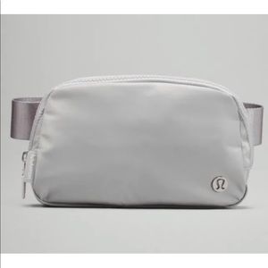 Lululemon everywhere belt bag